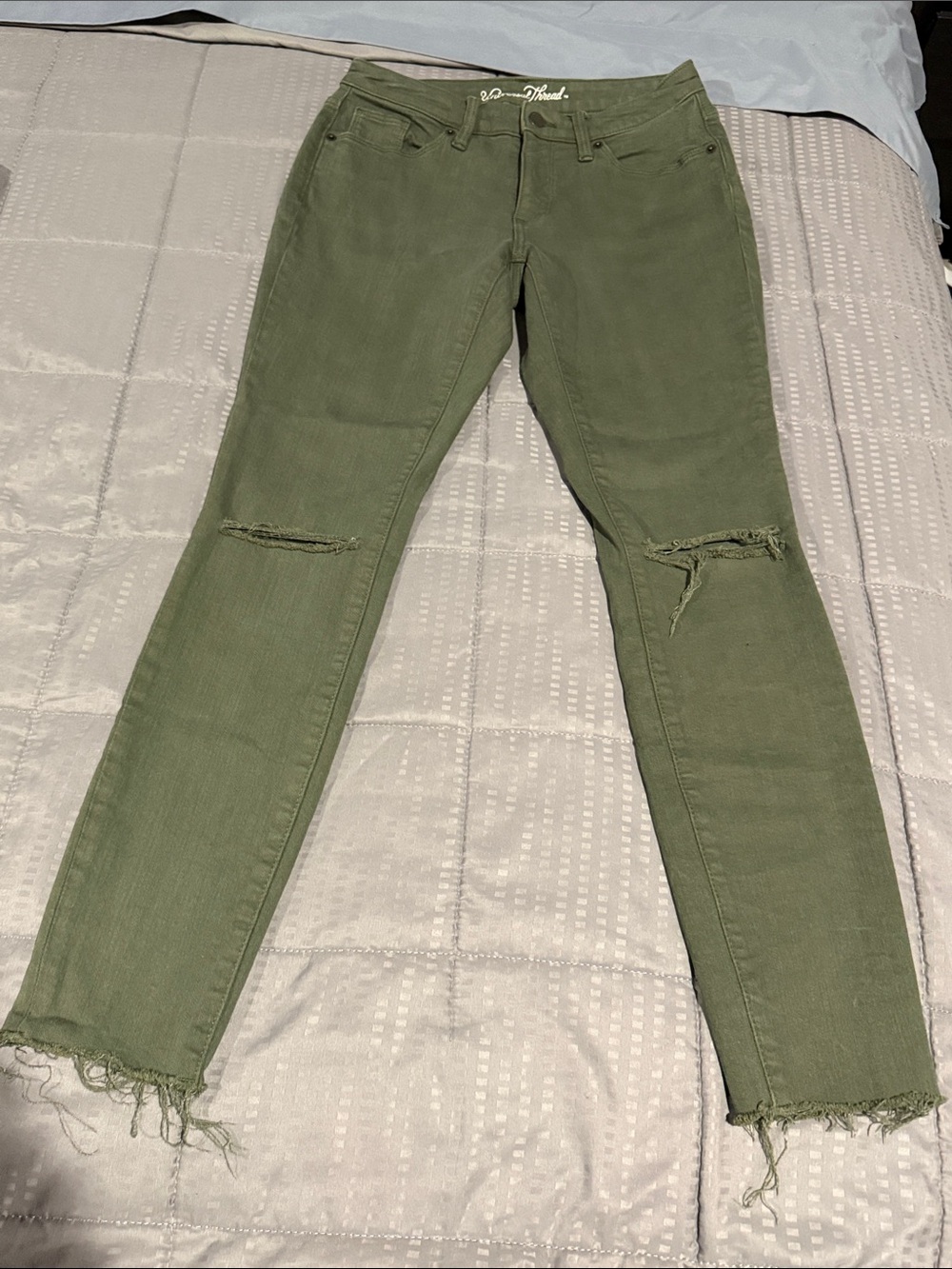 Universal Thread Size 4 Worn Through Olive Green Women's Jeans